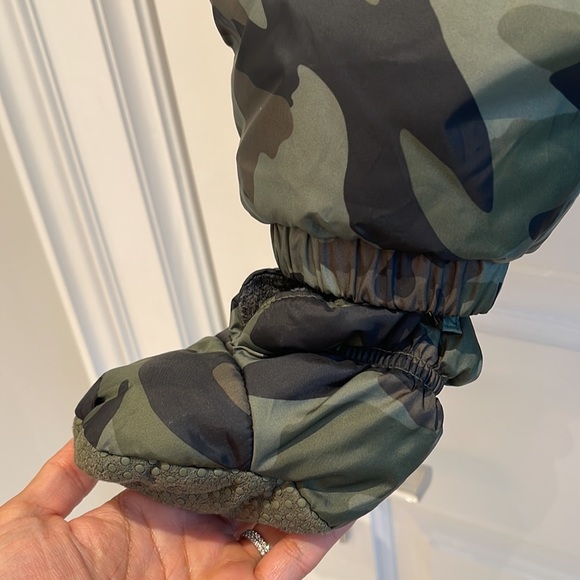 Baby Gap Camo Puffer Snowsuit. 0-6 months - Picture 4 of 5